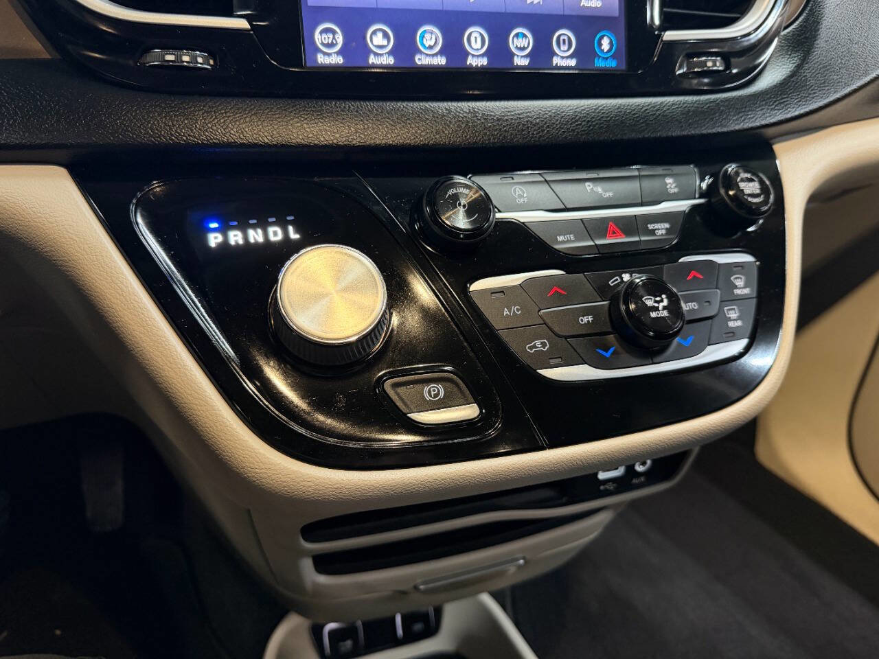 Used 2019 Chrysler Pacifica Touring Plus FWD image 49