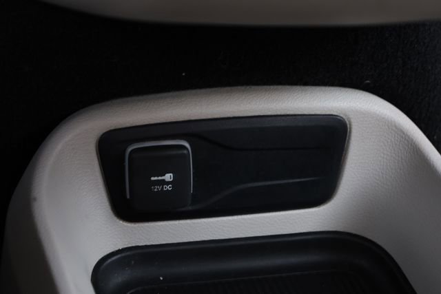 Used 2022 Chrysler Voyager LX image 25