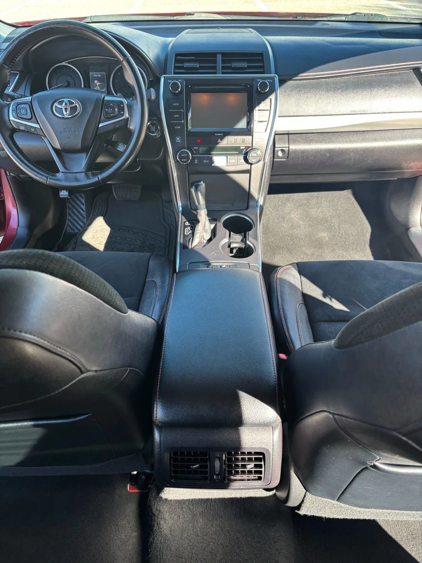 Used 2016 Toyota Camry XSE image 11