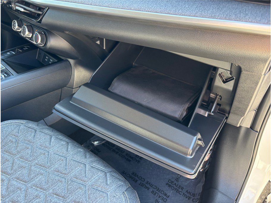 Used 2025 Nissan Kicks SV image 37