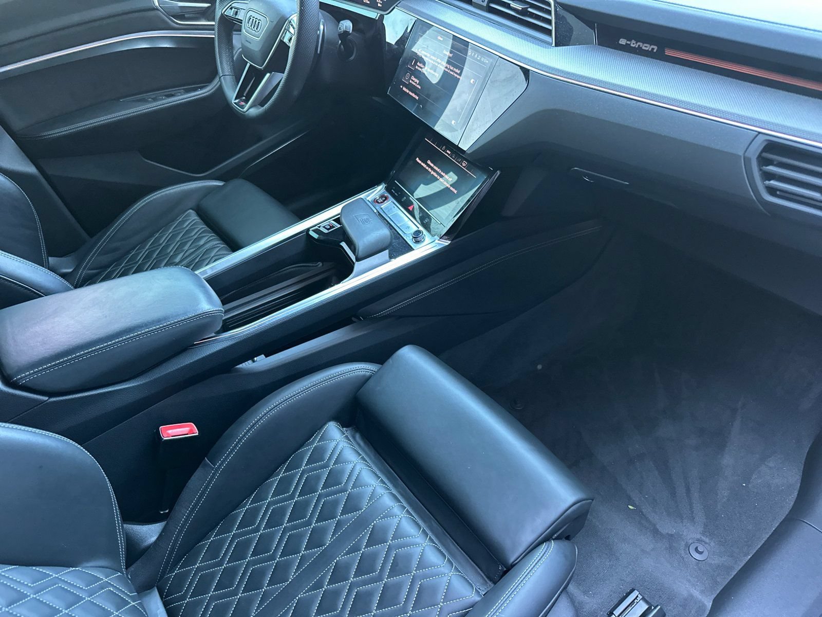 Used 2024 Audi SQ8 e-tron Premium Plus w/ Black Optic Package AWD/4WD image 16