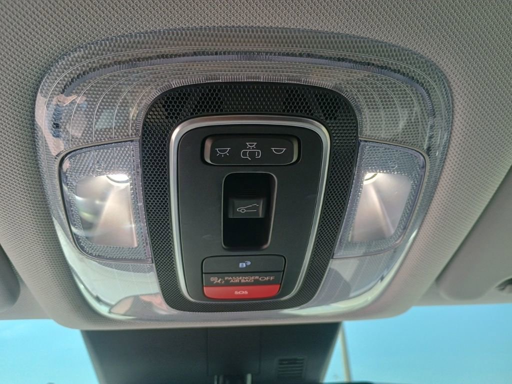 Used 2025 Hyundai Kona Limited image 34