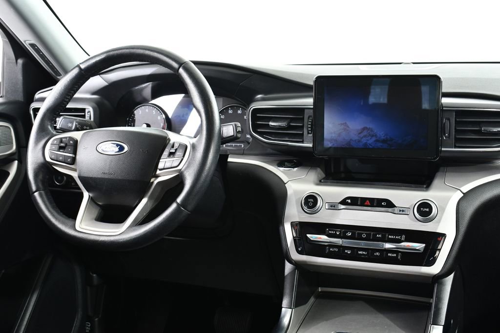 Used 2022 Ford Explorer XLT w/ Equipment Group 202A AWD/4WD image 8