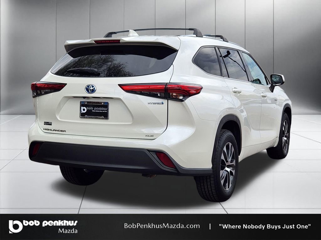 Used 2020 Toyota Highlander XLE AWD/4WD image 25