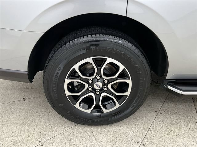Used 2023 Ford Expedition XLT image 9