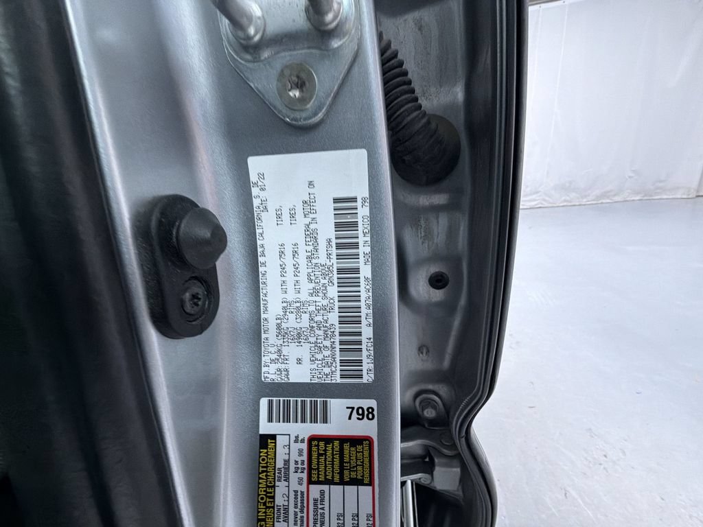 Used 2022 Toyota Tacoma SR5 AWD/4WD image 17