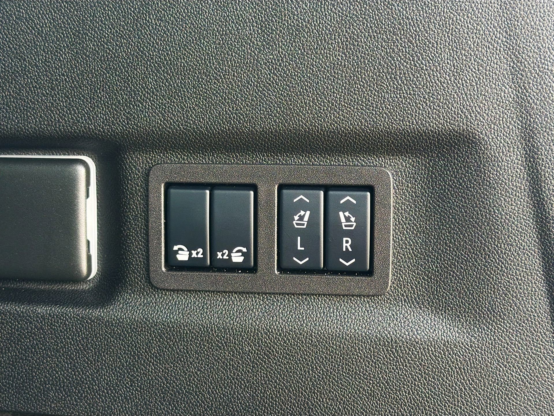 Used 2024 Chevrolet Suburban Z71 w/ Luxury Package image 14