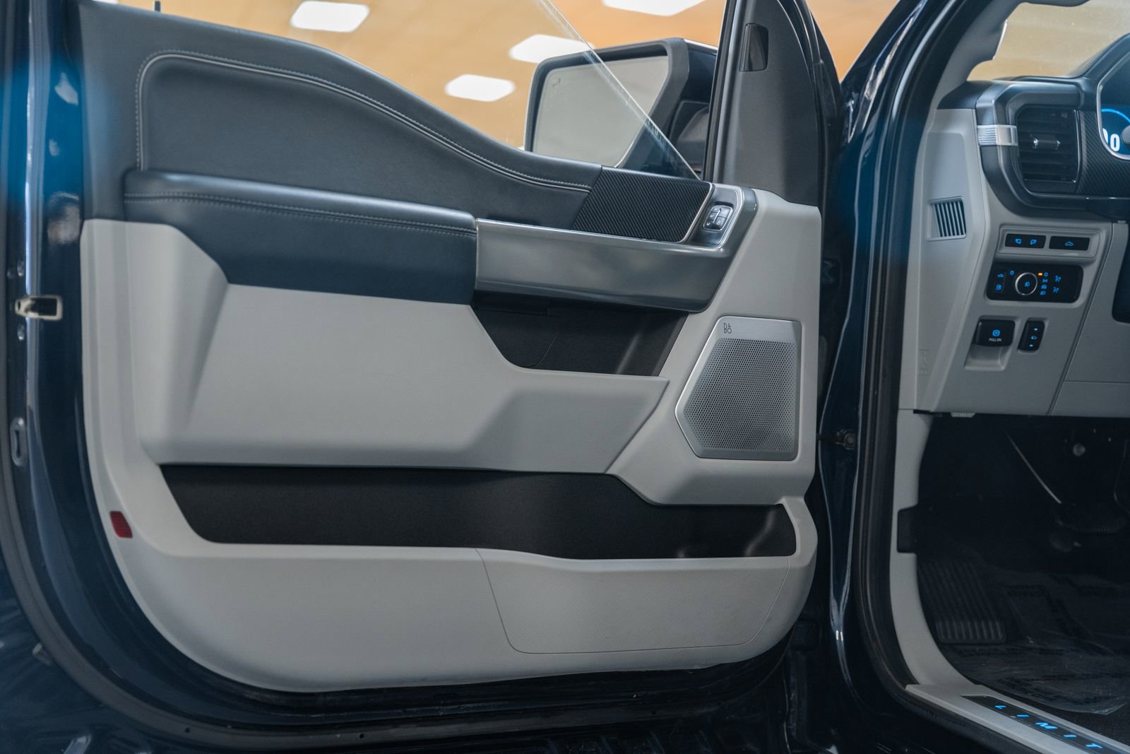 Used 2023 Ford F150 Limited image 58