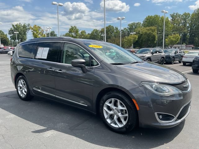 Used 2019 Chrysler Pacifica Touring-L Plus w/ Tire & Wheel Group FWD image 5