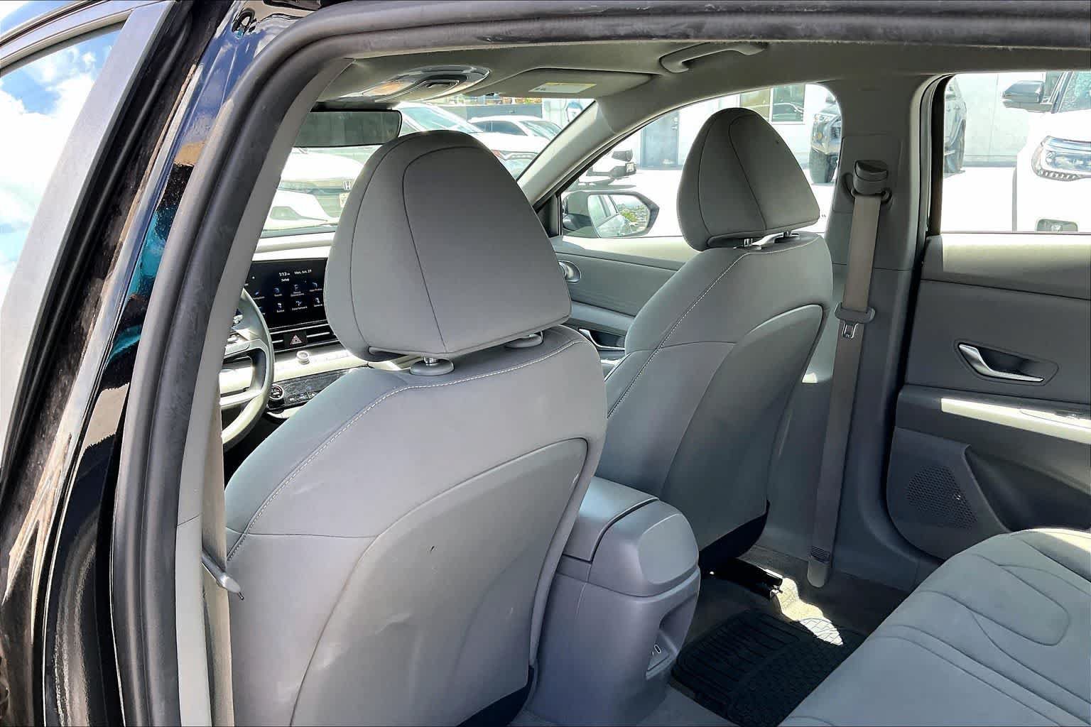 Used 2024 Hyundai Elantra SEL FWD image 12