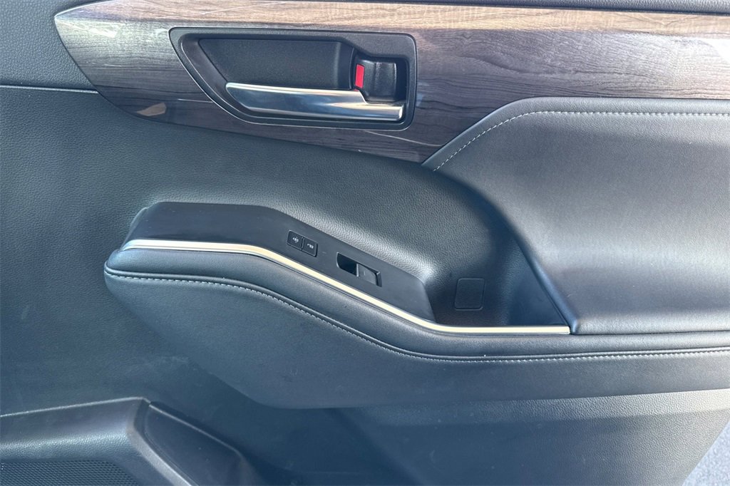 Used 2022 Toyota Highlander Platinum image 26