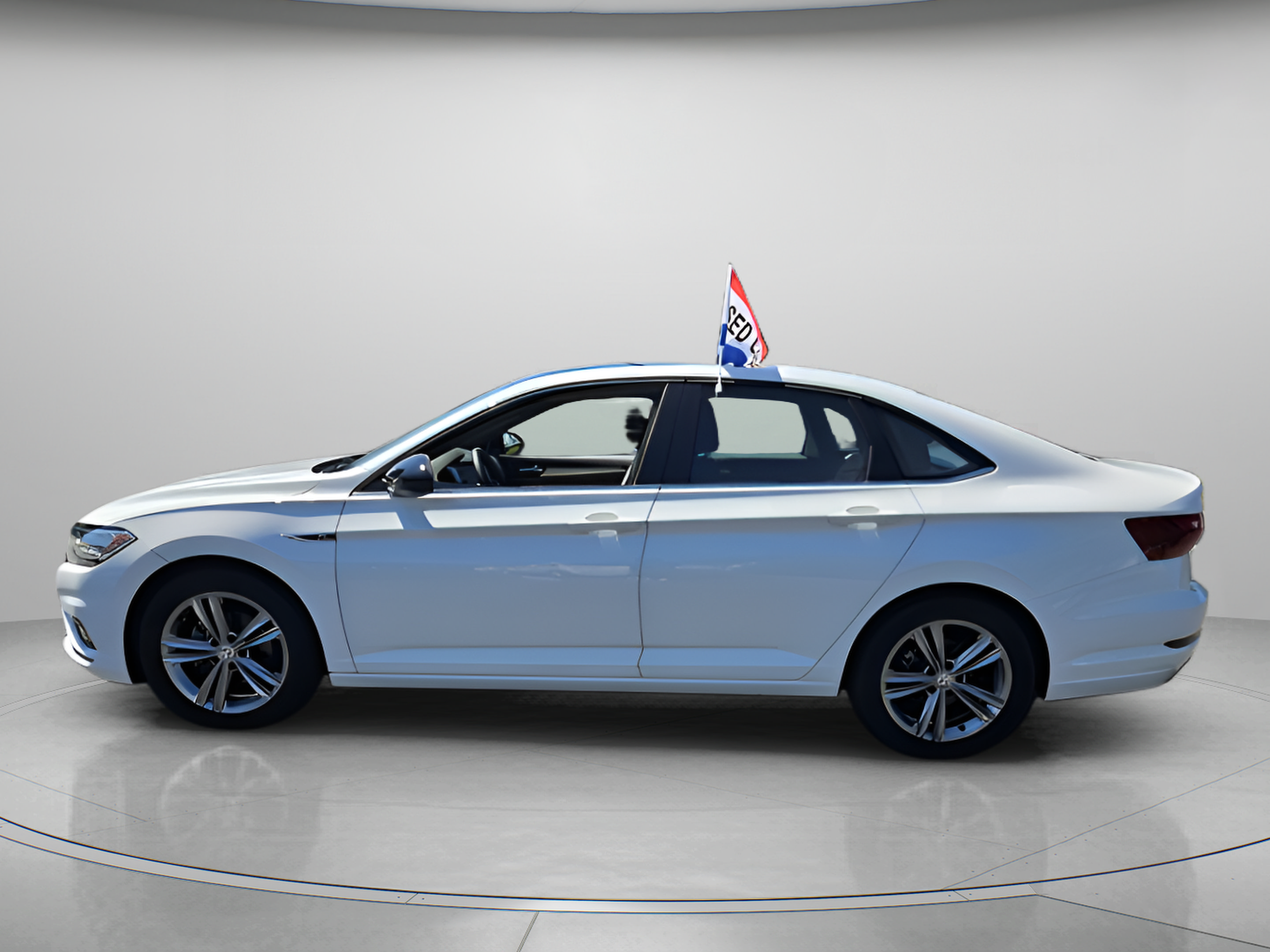 Used 2020 Volkswagen Jetta R-Line w/ R-Line Cold Weather Package FWD image 2