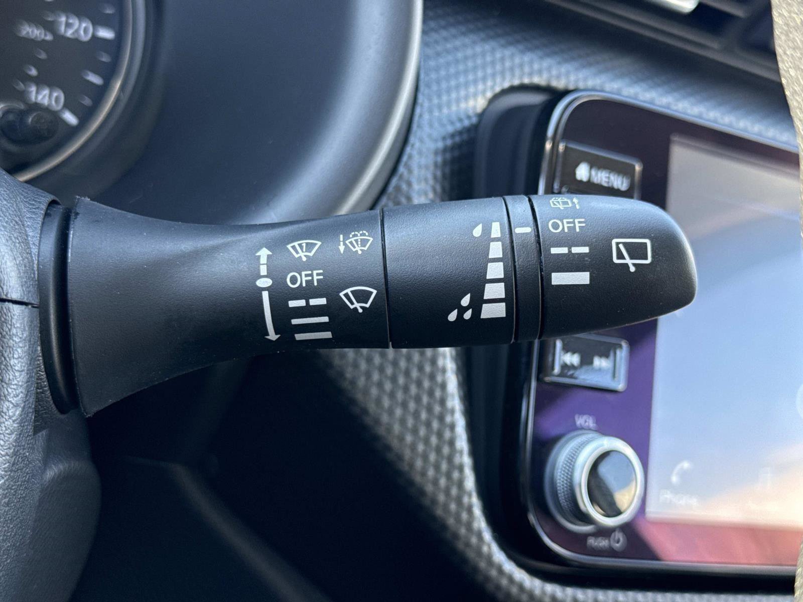 Used 2024 Nissan Kicks SV image 11