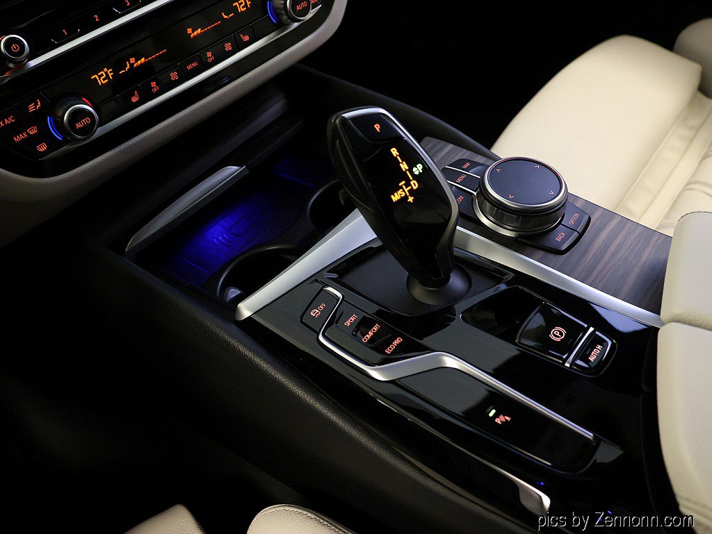 Used 2022 BMW 540i w/ Premium Package image 24