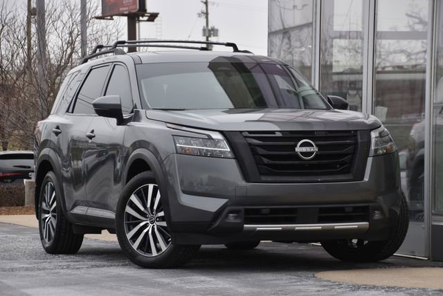 Used 2022 Nissan Pathfinder Platinum w/ Cargo Package AWD/4WD image 5