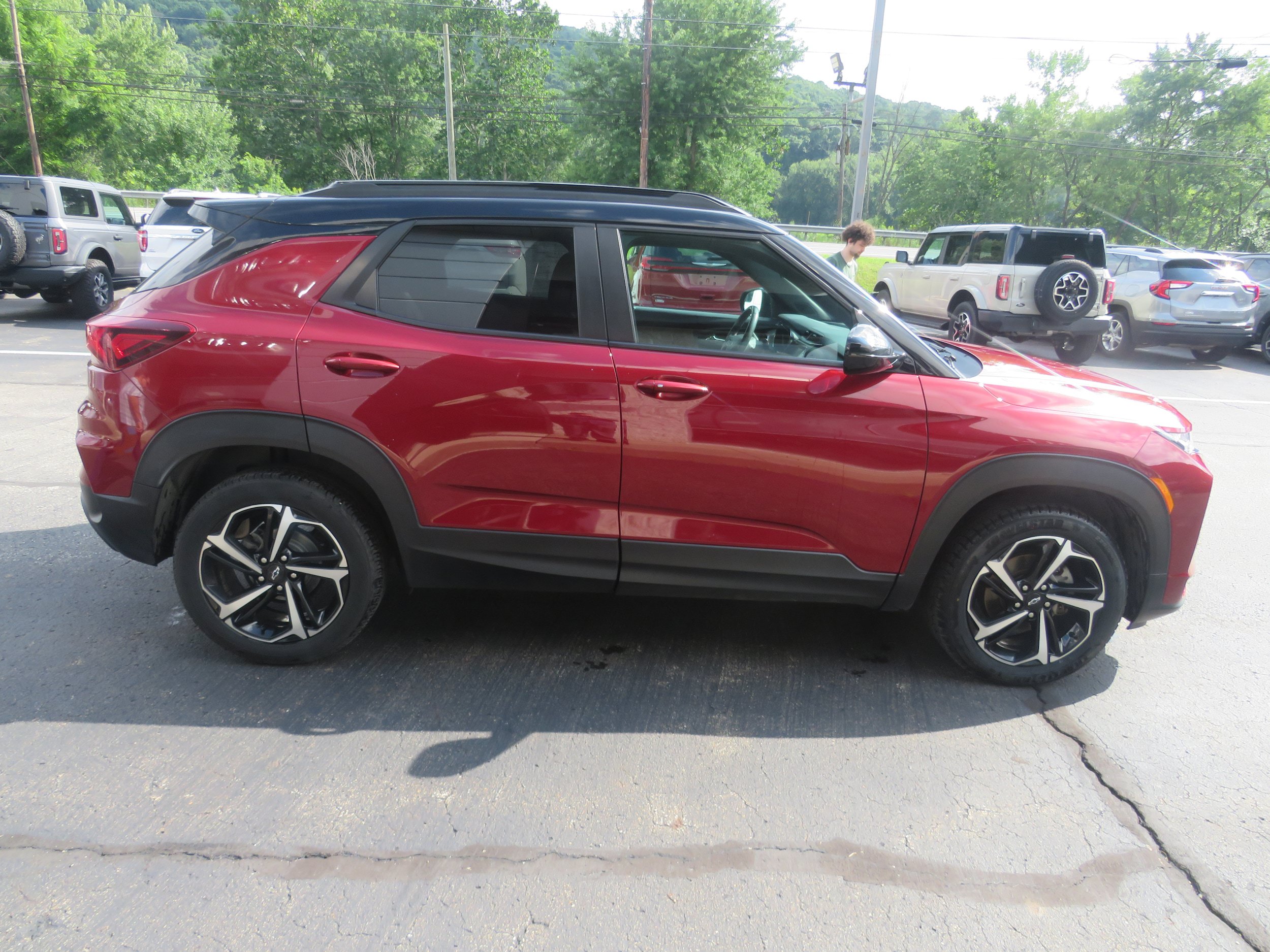 Used 2022 Chevrolet TrailBlazer RS w/ Technology Package AWD/4WD image 8