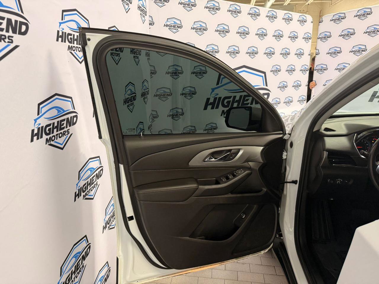 Used 2020 Chevrolet Traverse LT w/ Driver Confidence II Package image 12