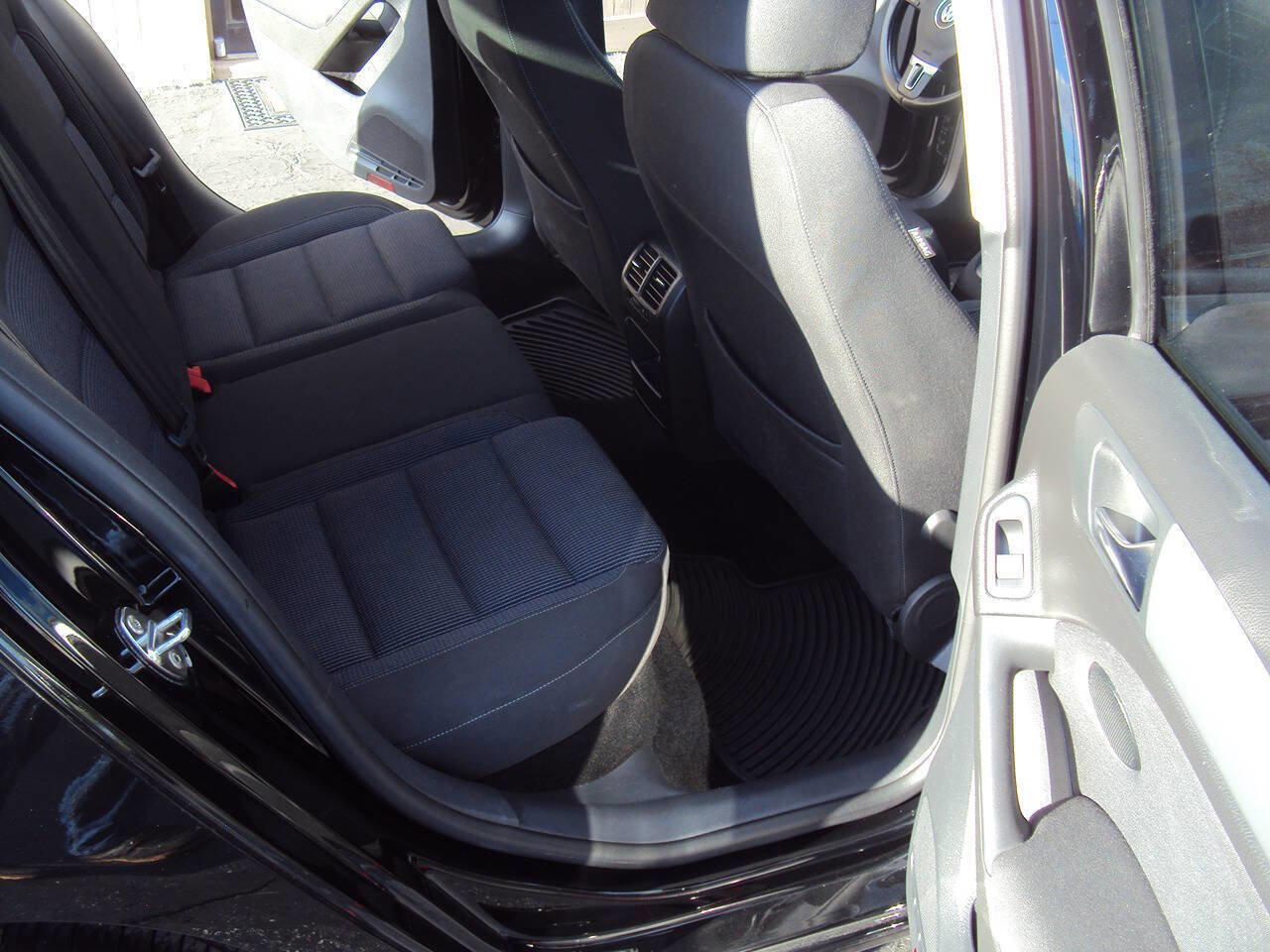 Used 2013 Volkswagen Golf 4-Door image 14