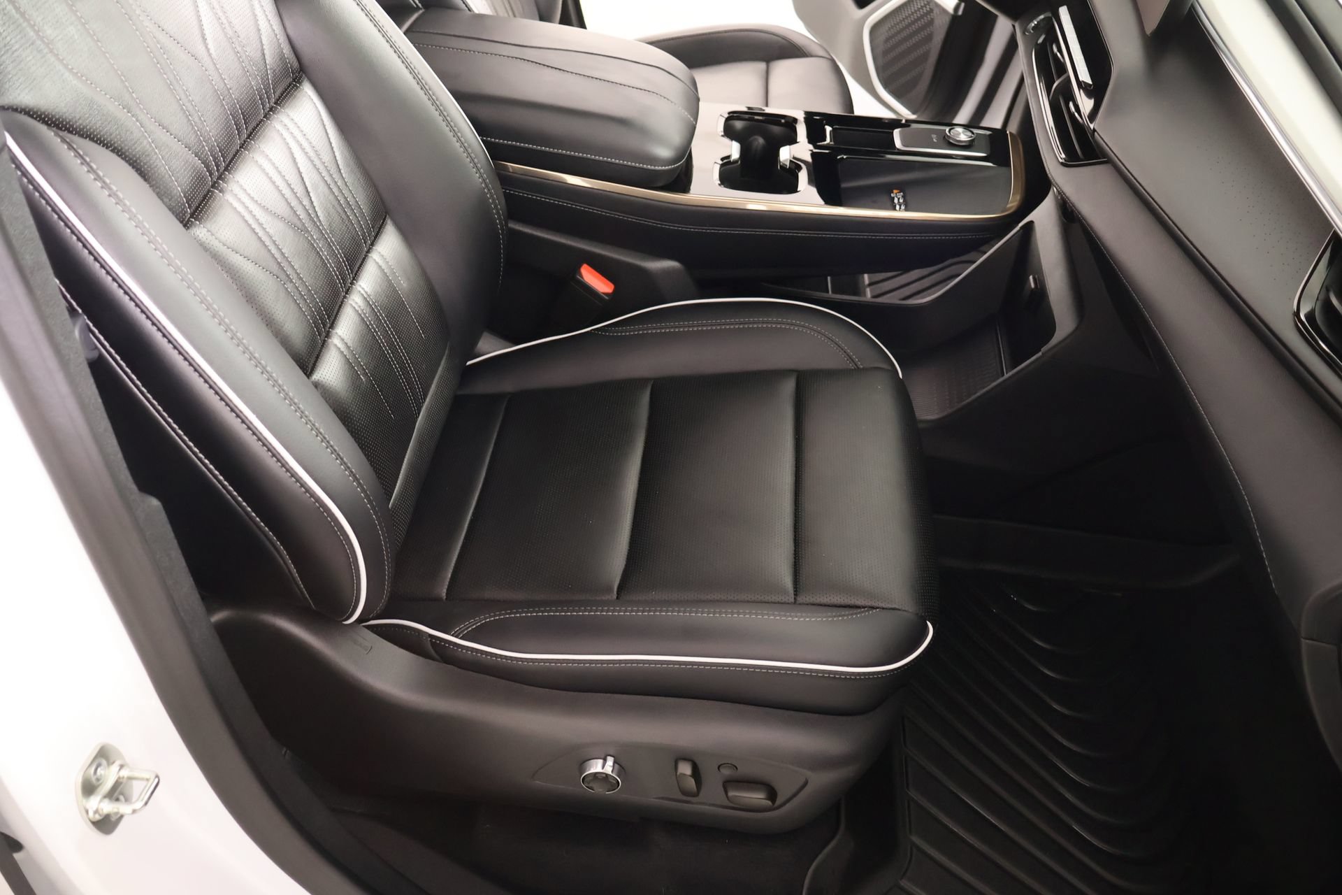 Used 2025 Buick Enclave Avenir FWD image 14