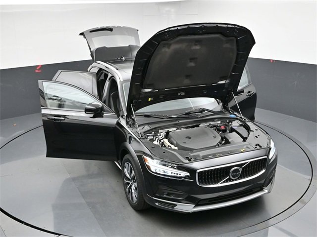 Certified 2024 Volvo V90 B6 Cross Country Plus image 50