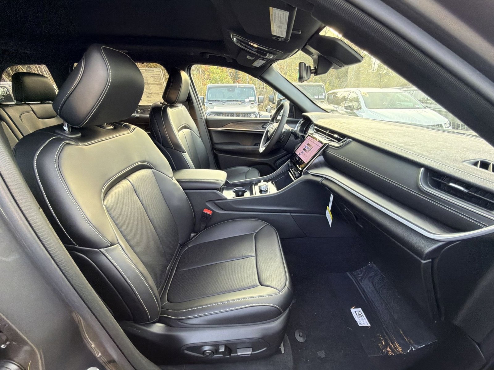 New 2025 Jeep Grand Cherokee Limited w/ Luxury Tech Group II image 27