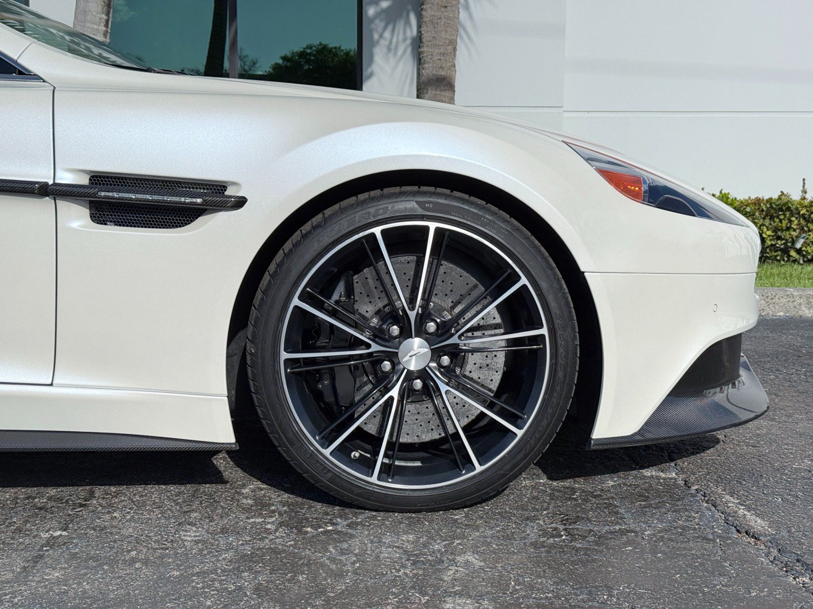 Used 2014 Aston Martin Vanquish Volante RWD image 21