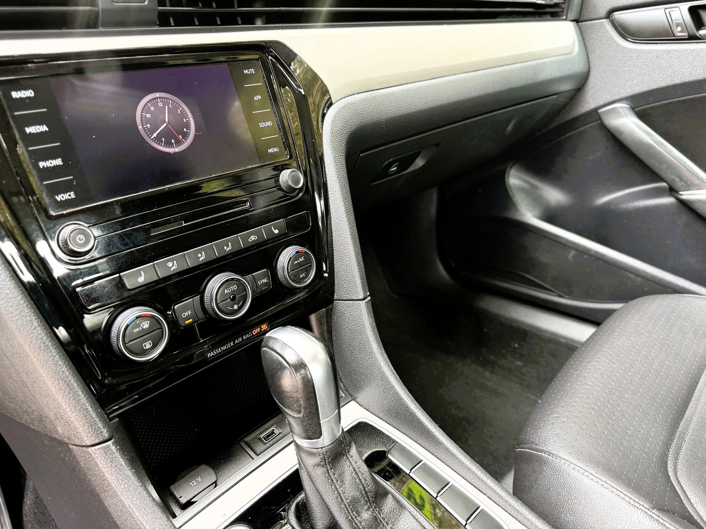 Used 2020 Volkswagen Passat 2.0T SE image 39