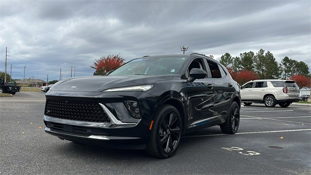 Certified 2025 Buick Envision Sport Touring image 3