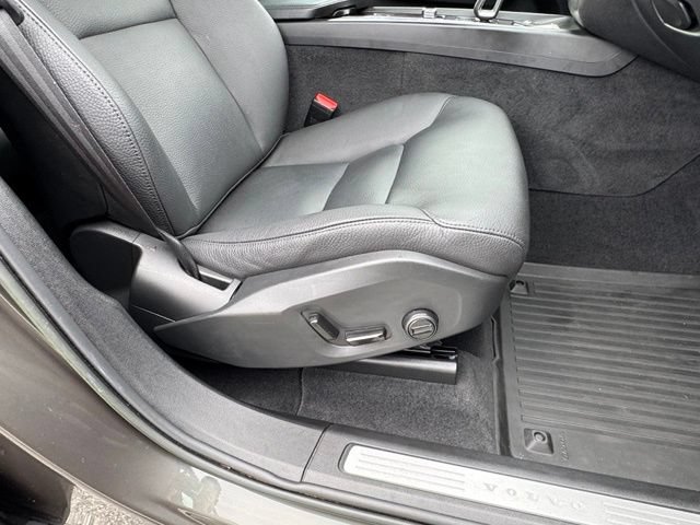 Used 2022 Volvo XC60 B5 Momentum w/ Climate Package AWD/4WD image 30