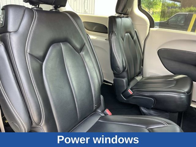 Used 2023 Chrysler Pacifica Touring-L FWD image 27
