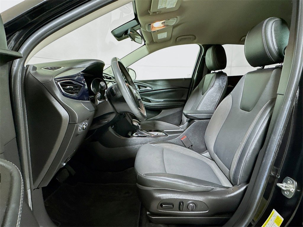 Used 2023 Buick Encore GX Select w/ Sport Touring Package image 18