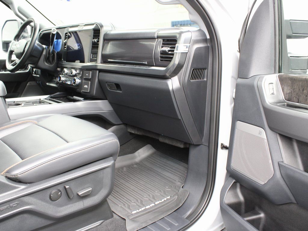 Used 2025 Ford F350 Lariat w/ Black Appearance Package image 37