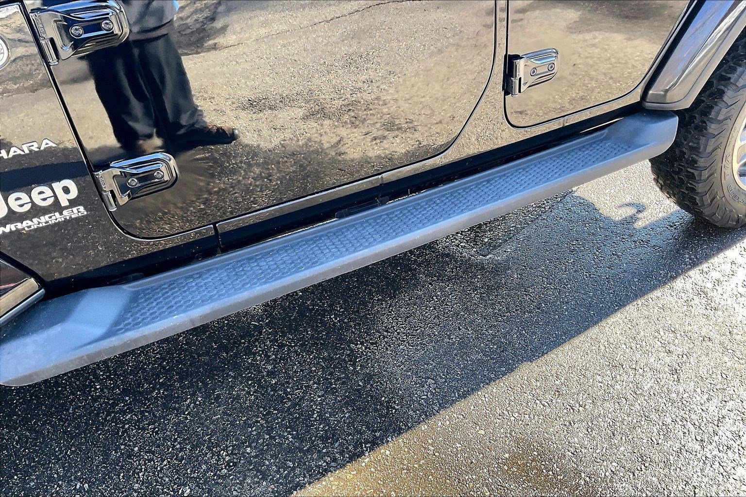 Used 2019 Jeep Wrangler Unlimited Sahara w/ Advanced Safety Group image 30