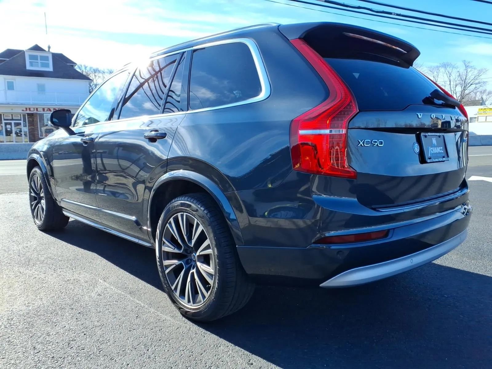 Used 2022 Volvo XC90 T5 Momentum w/ Climate Package image 5