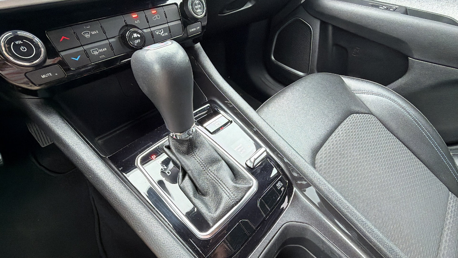 Used 2024 Jeep Compass Latitude AWD/4WD image 30