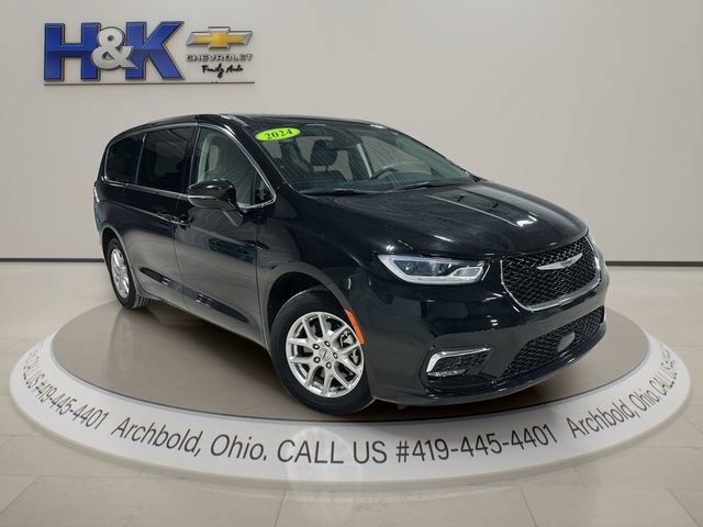 Used 2024 Chrysler Pacifica Touring-L