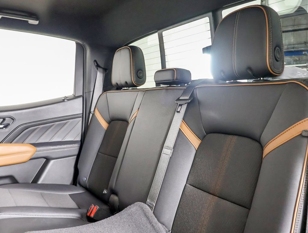 Used 2024 GMC Canyon AT4 w/ Technology Package image 10