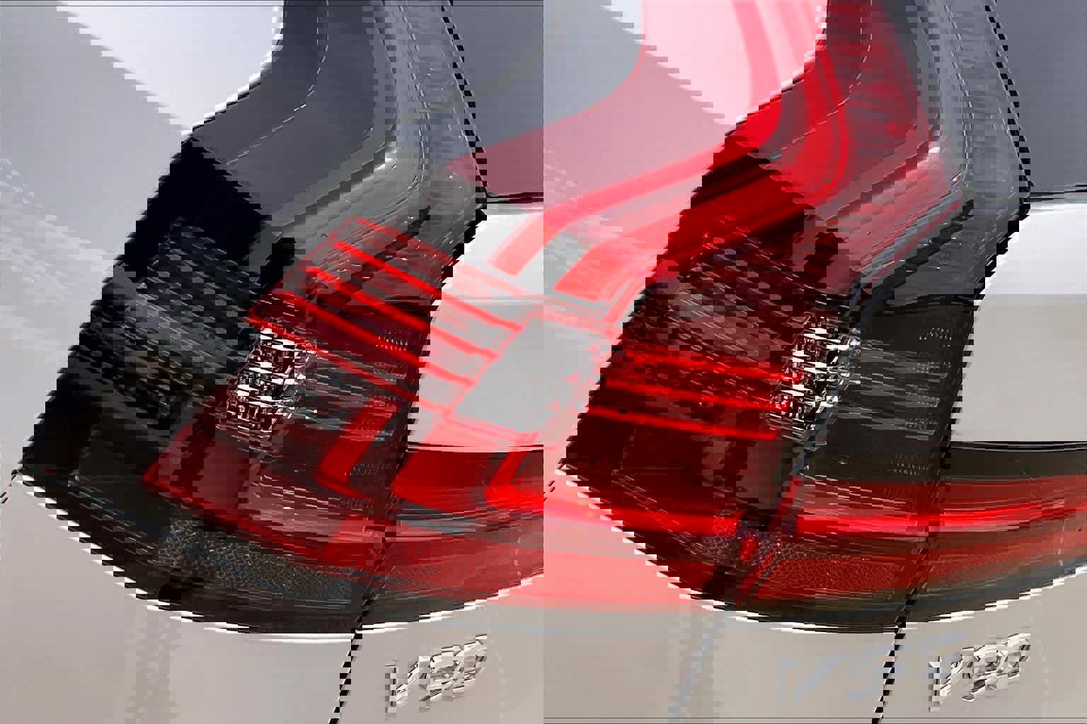 Used 2025 Volvo V90 B6 Cross Country Ultra w/ Protection Package Premier image 29