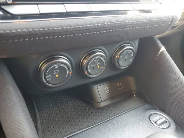 Certified 2025 Nissan Z Performance w/ Floor Mat Package RWD image 19