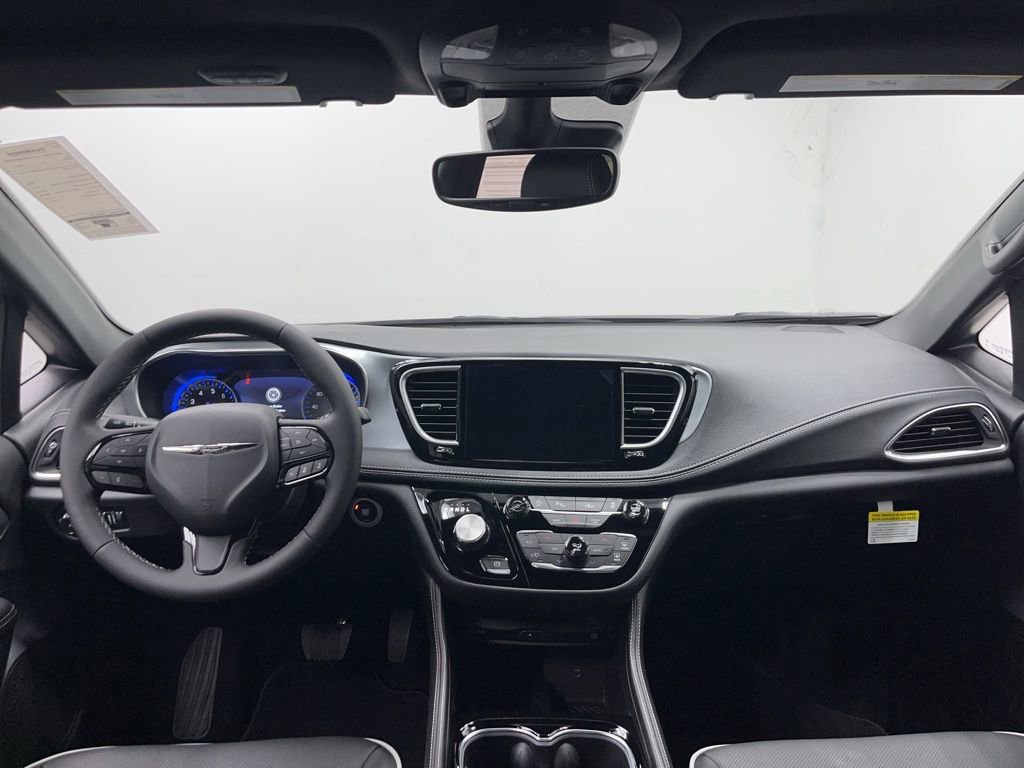 New 2026 Chrysler Pacifica Limited w/ Uconnect Theater Family Group image 8