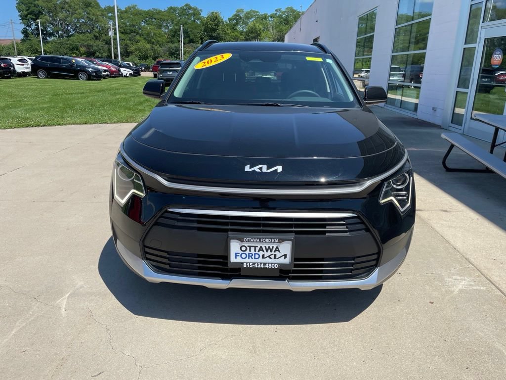 Used 2023 Kia Niro EX FWD image 3