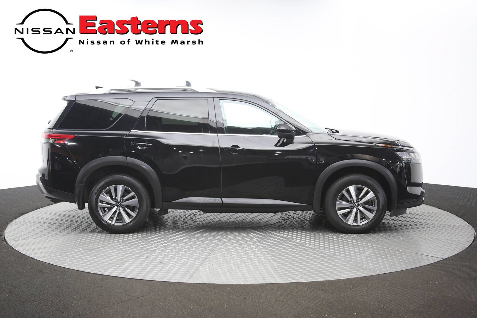 Used 2023 Nissan Pathfinder SL AWD/4WD image 45