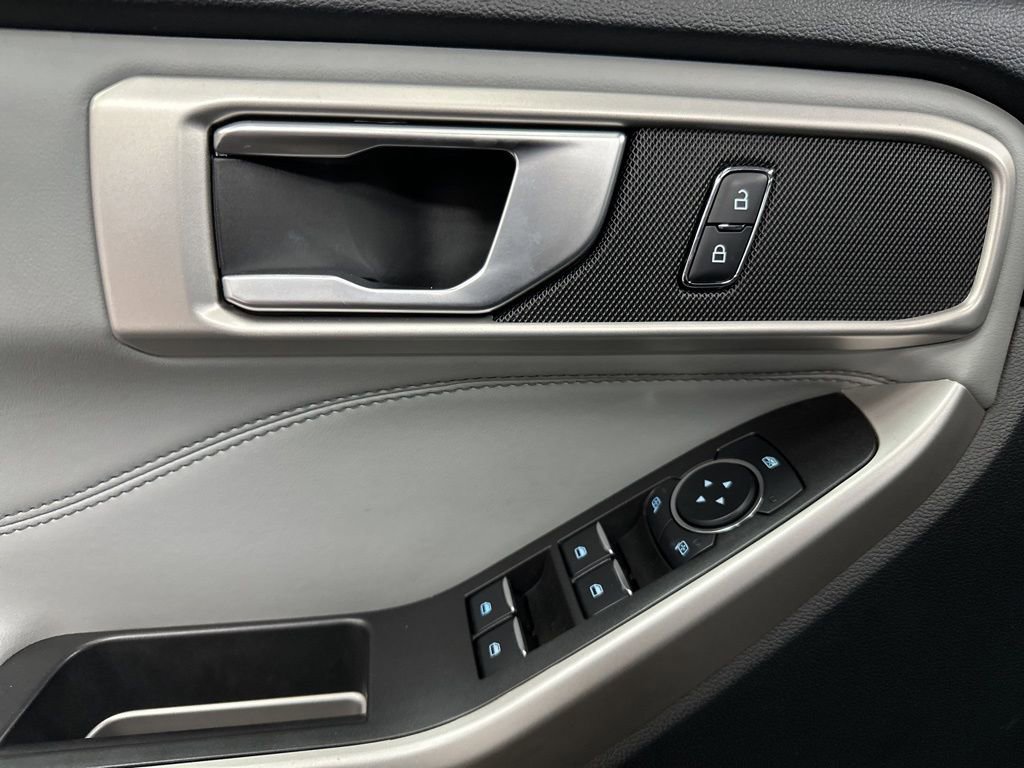 Used 2023 Ford Explorer XLT w/ Equipment Group 202A AWD/4WD image 18