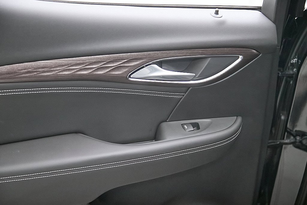 Used 2023 Buick Envision Avenir image 23