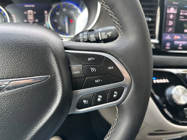 Used 2024 Chrysler Pacifica Touring-L image 24