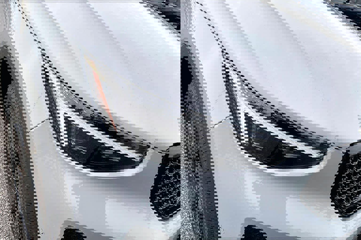 New 2026 Volvo XC40 B5 Ultra w/ Protection Package Premier image 15