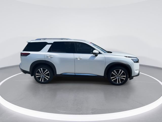 Used 2025 Nissan Pathfinder Platinum w/ Black Appearance Package image 8