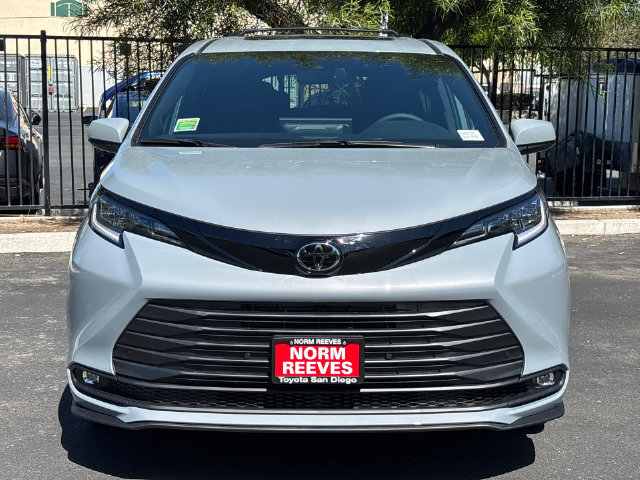 New 2026 Toyota Sienna XLE Woodland Edition AWD/4WD image 5