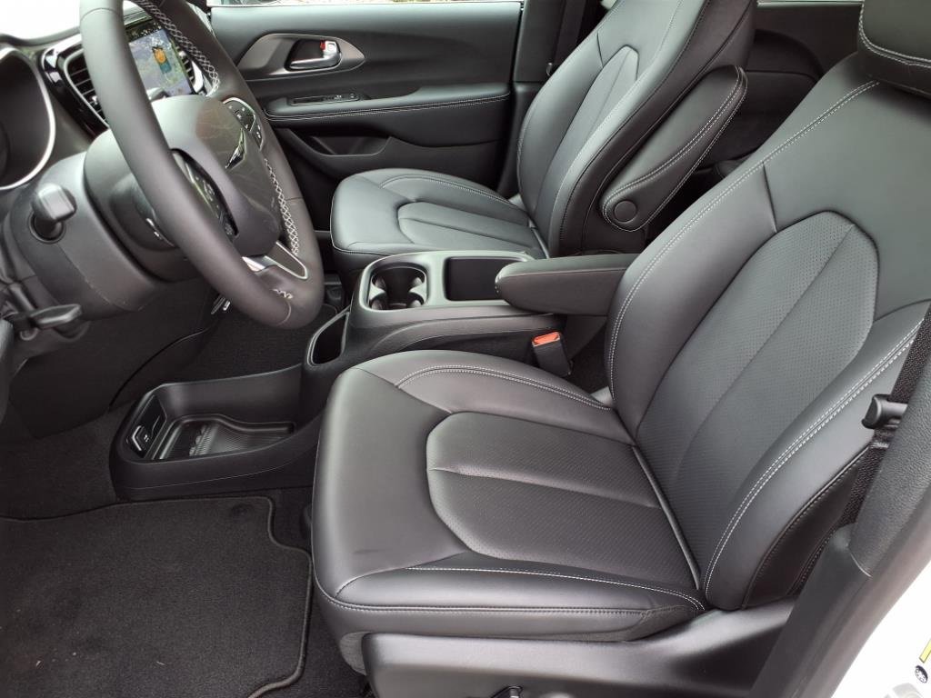 New 2026 Chrysler Pacifica Select image 6
