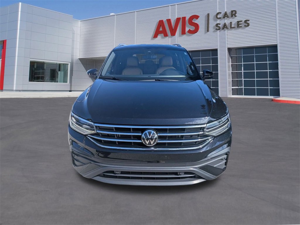 Used 2024 Volkswagen Tiguan SE image 2